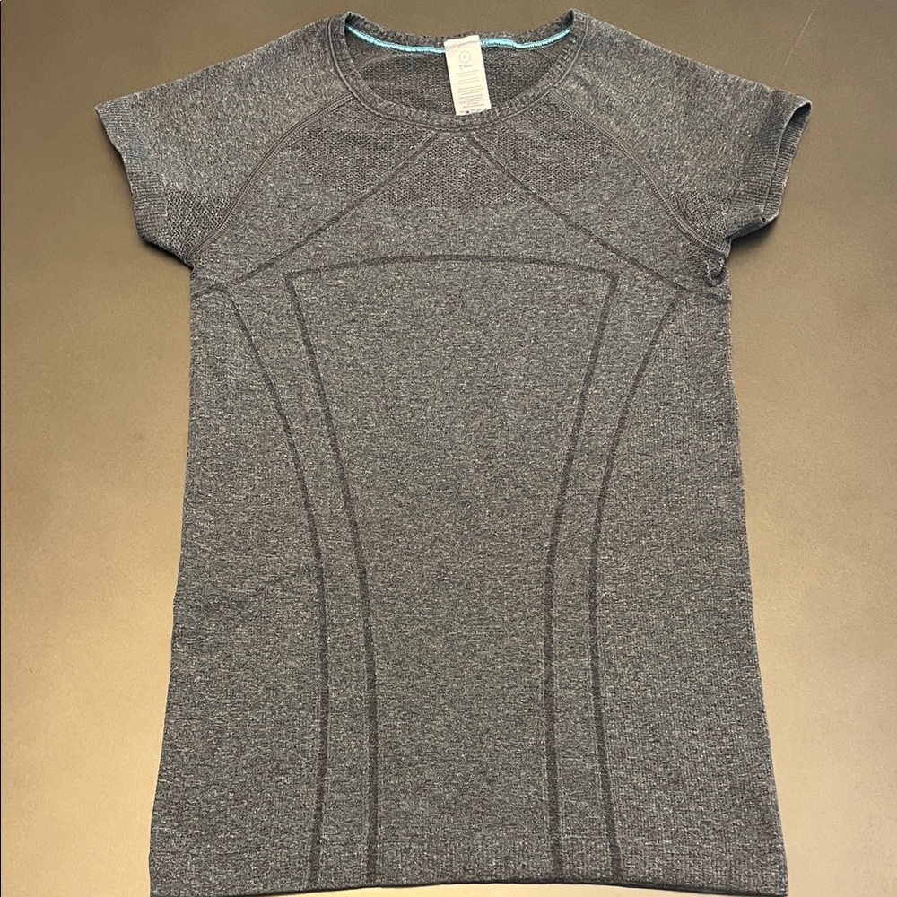 Ivivva by Lululemon Charcoal Short Sleeve Top